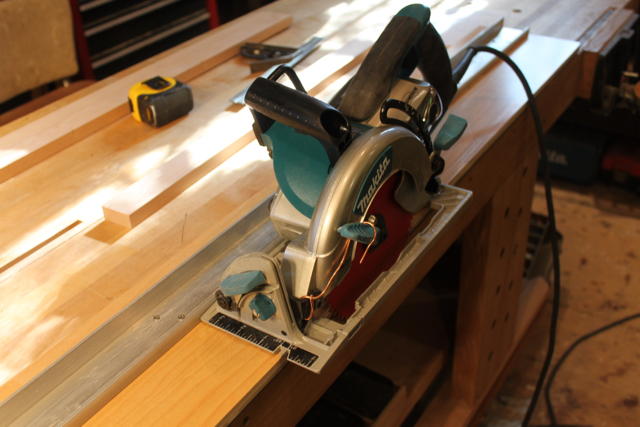 Building a simple track saw jig capable of perfect splinter free crosscuts on cabinet plywood.